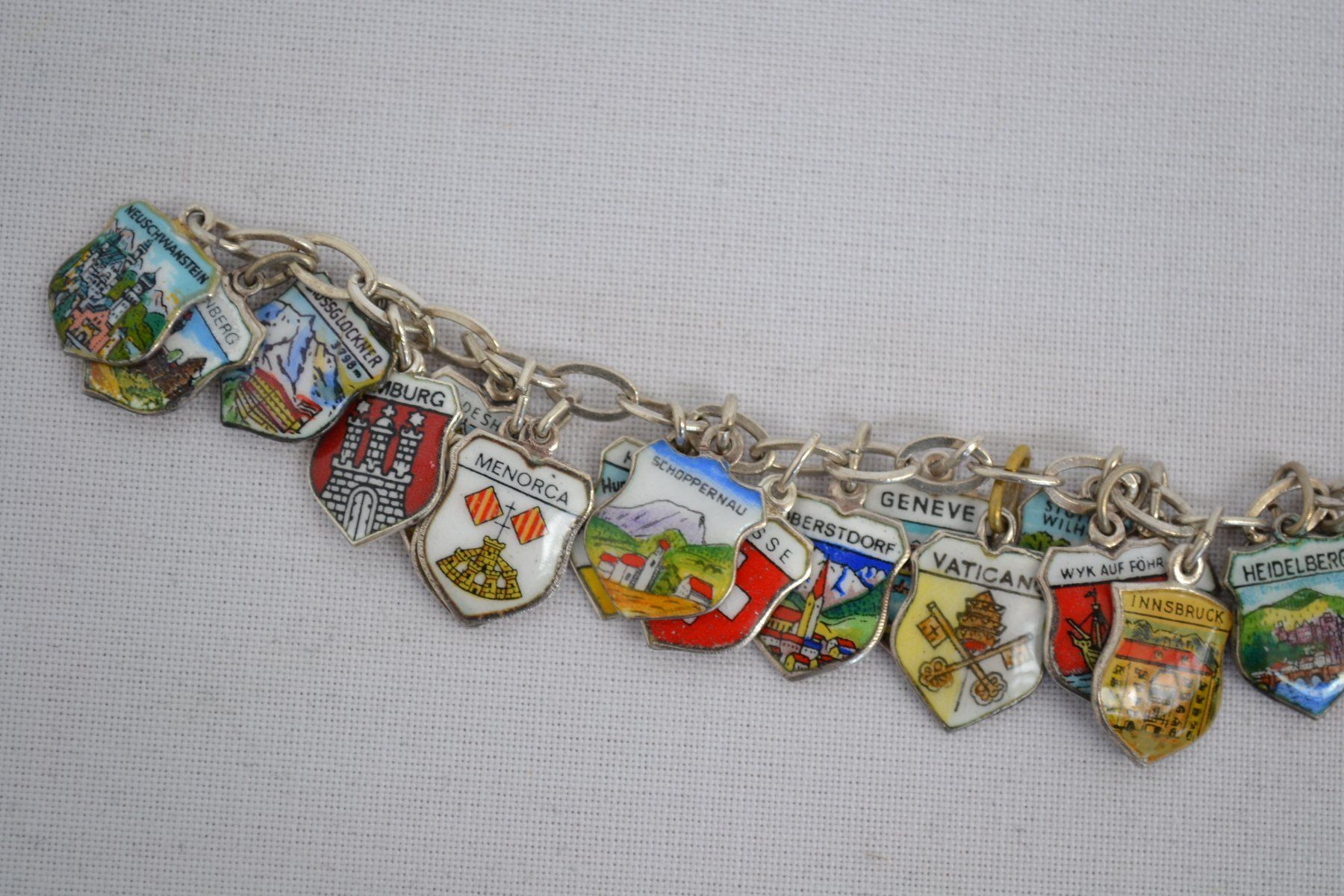 Armbänder & -reifen: Bettel-Armband mit 35 Wappen aus Silber – Gebraucht aus Winterthur von BK-Brocki_Winterthur 4