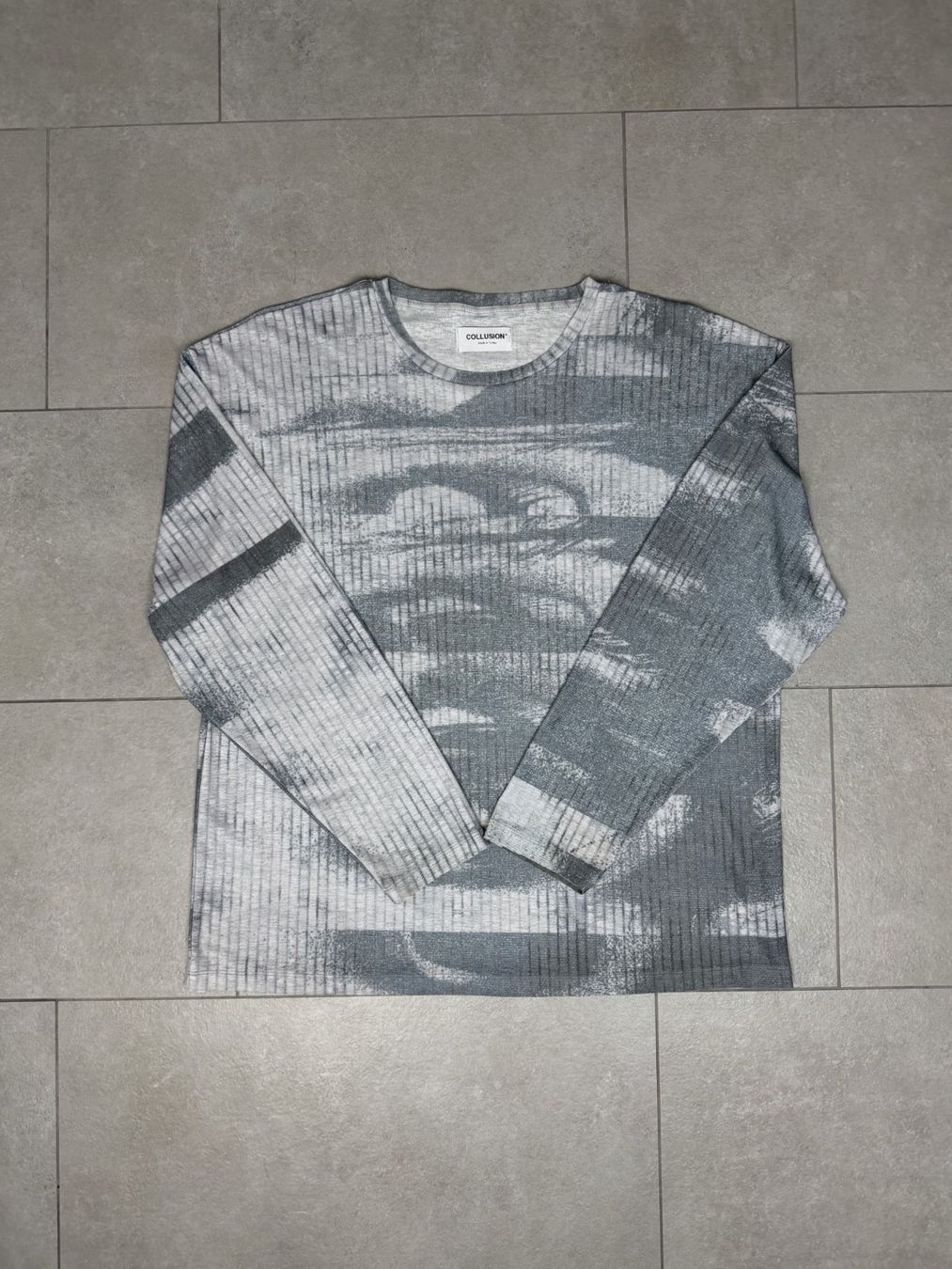 Asos Maglioni & Felpe: Collusion printed Grey Mesh Top – Usato da Biel/Bienne venduto da sami0788480082