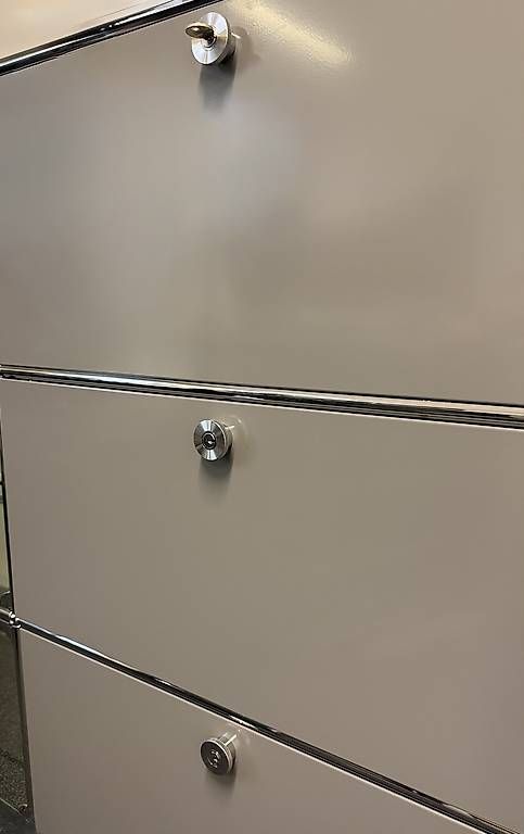 USM Altro in Decorazioni & Accessori: USM Haller Sideboard – Usato da Münchenstein venduto da Schi.77 2