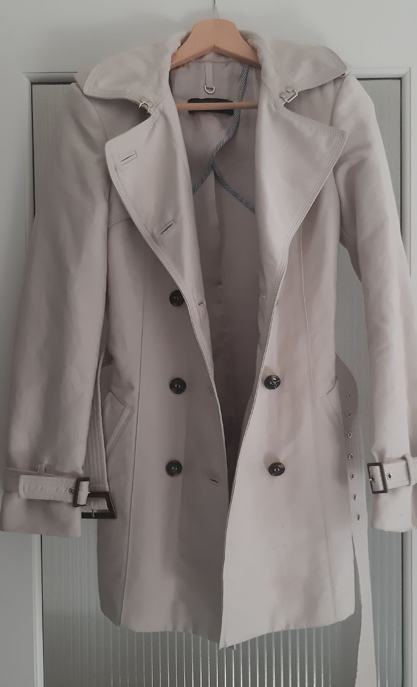 Zara Cappotti: NEU! Trenchcoat ZARA Gr. 36 NEU Preis 120 Fr. – Nuovo e nell'imballaggio originale da Zürich venduto da Venecia25 1