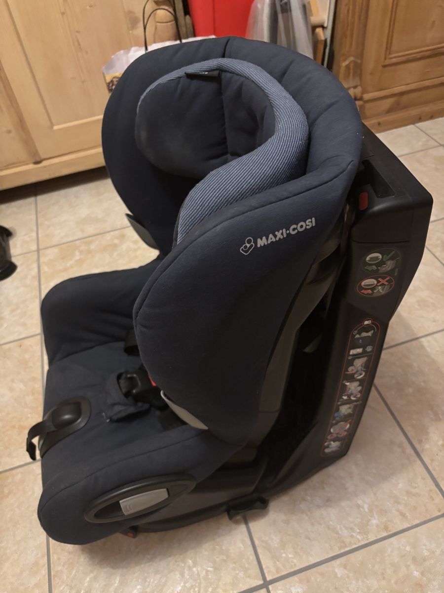 Maxi-Cosi Auto-Kindersitze: Maxi Cosi Axiss dunkelblau – Gebraucht aus Hombrechtikon von ufpasse 1