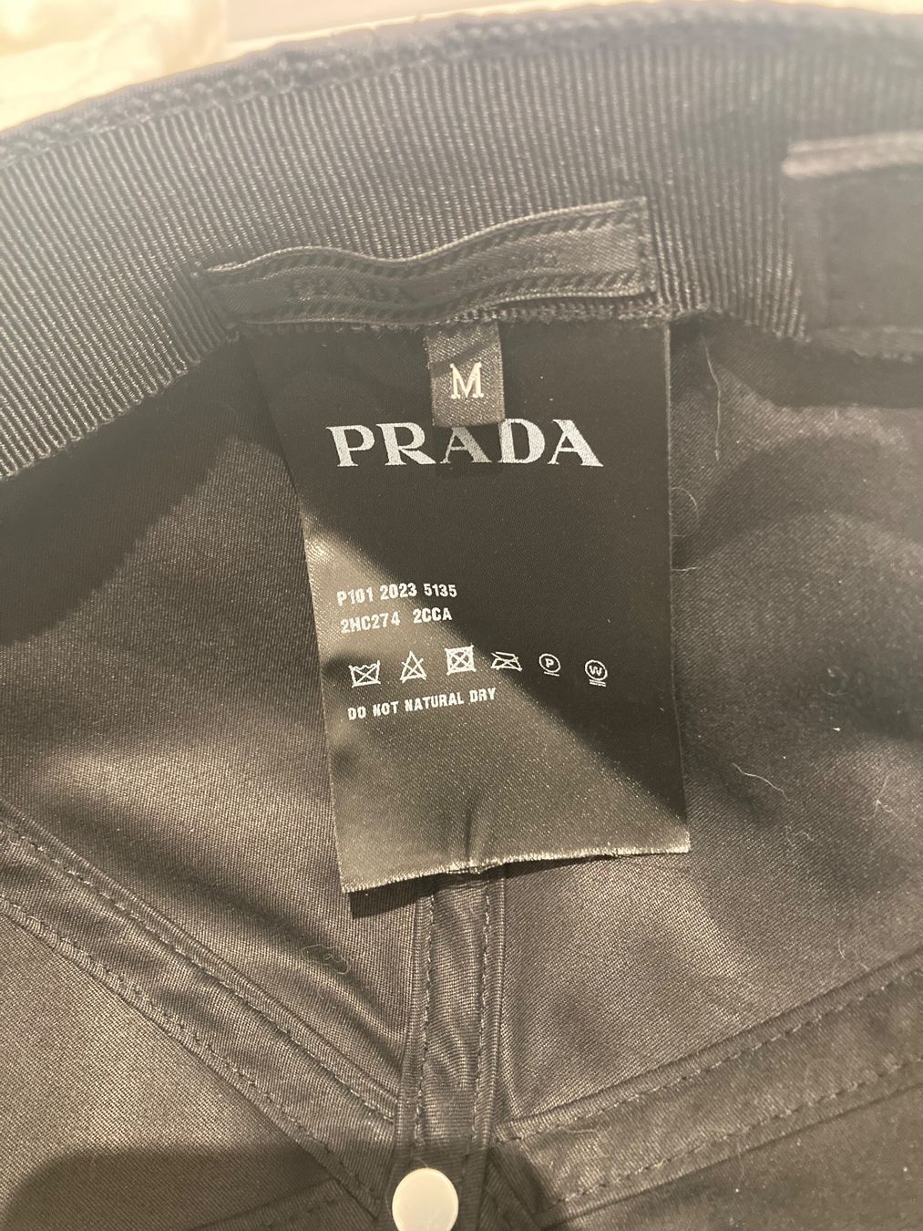 Prada Copricapi, berretti & cappellini: Prada HUT – Usato da Paradiso venduto da Kayakara 3