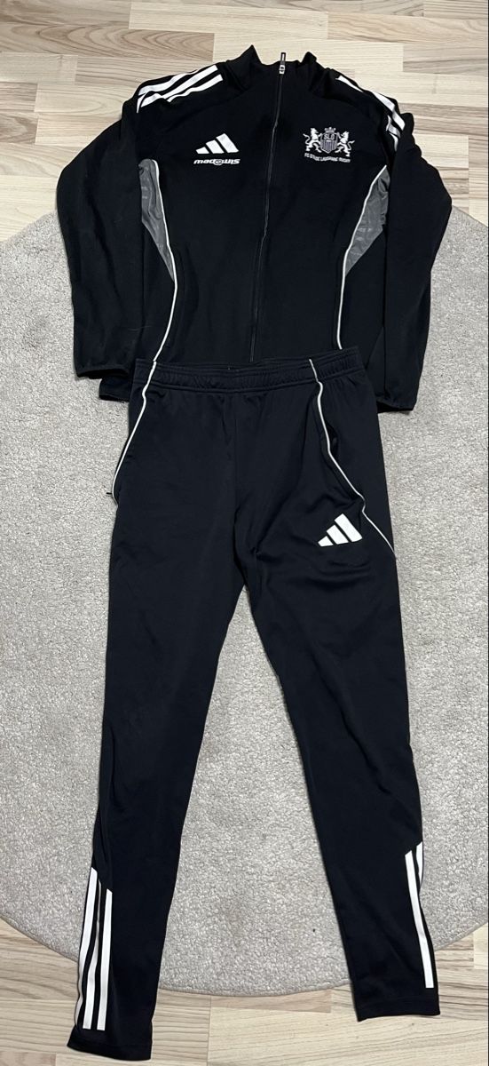 Adidas Completi: Adidas Trainingsanzug, schwarz, Grösse M – Nuovo (secondo la descrizione) da Rheineck venduto da CS992000
