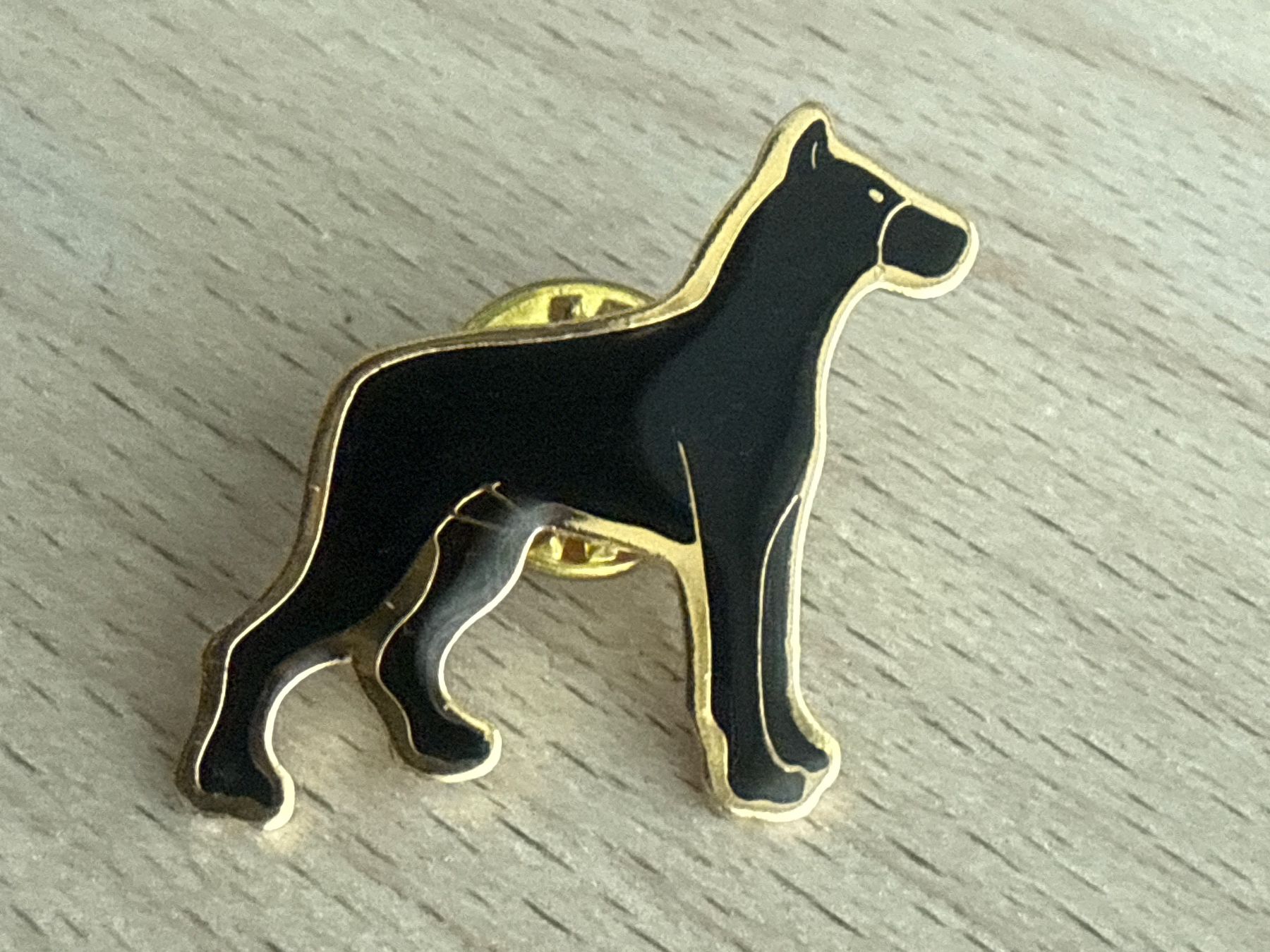 Plaketten & Abzeichen: Pin Hund – Gebraucht aus Glattbrugg von Schweigmatt