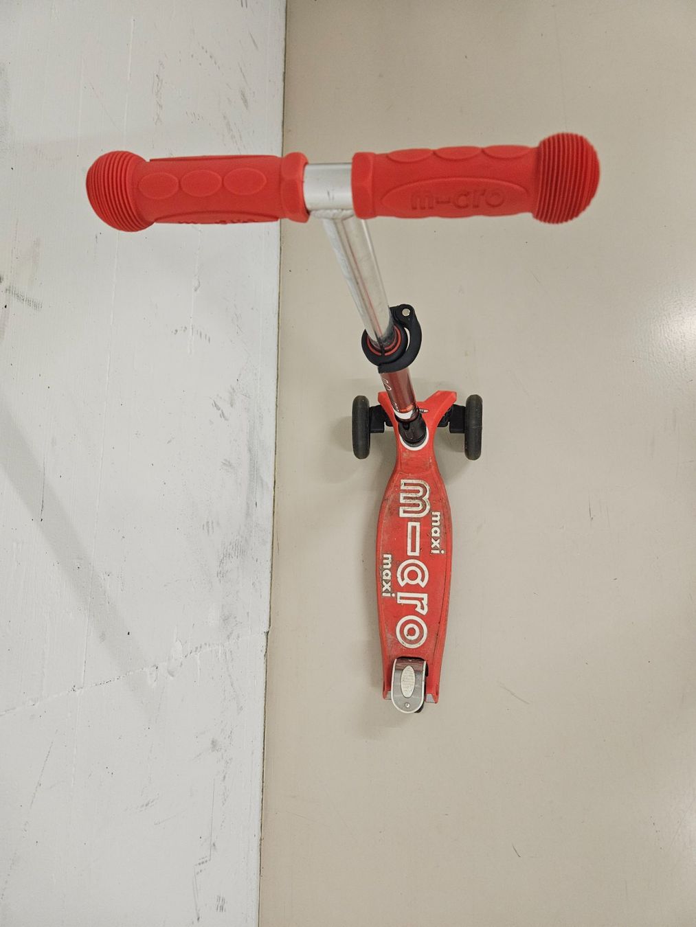 Micro Kickboard: Micro Maxi Scooter – Rot – gebraucht – Usato da Opfikon venduto da Doronadan 1