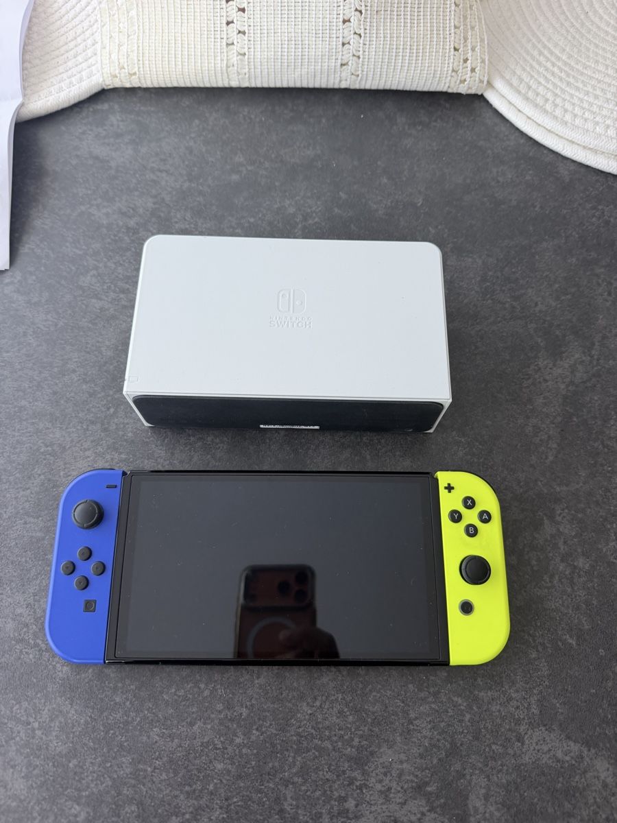 Nintendo Console: Nintendo Switch OLED mit docking station – Usato da Obergösgen venduto da val_x7qk 2