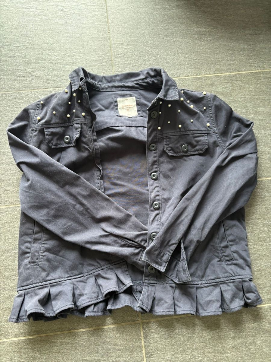 C&A Giacche: Schöne blaue Jacke mit Rüschen und Perlen, Grösse M – Usato da Wädenswil venduto da moni_zh
