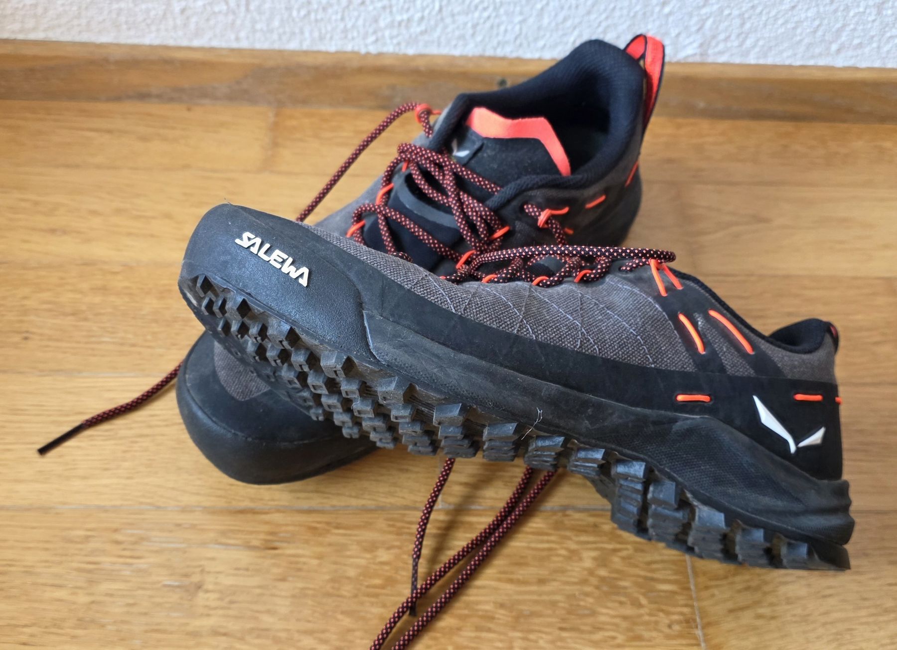 Salewa Scarpe da donna: Salewa Wanderschuh  – Nuovo (secondo la descrizione) da Unterseen venduto da _wuscheli- 1