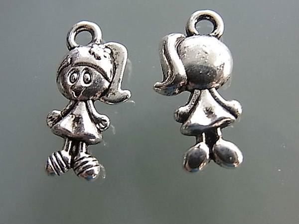 Rimorchi: Anhänger Mädchen   Metall    15x7mm – Nuovo (secondo la descrizione) da Alpnachstad venduto da perlengaby 1