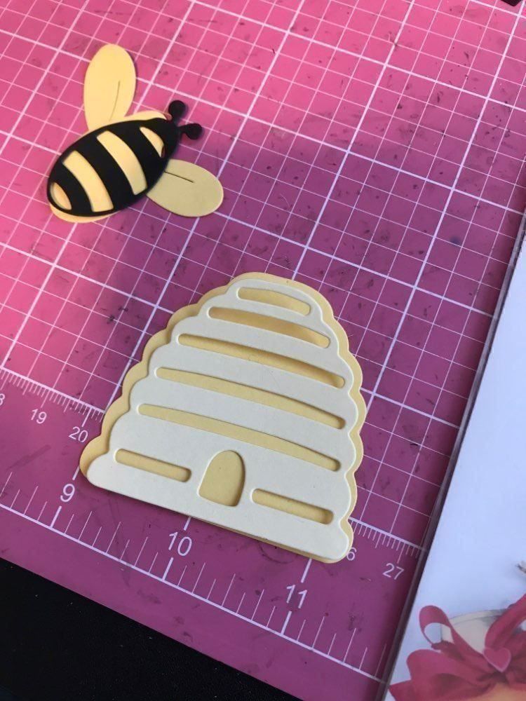 Schablonen: BIENENHAUS STANZSCHABLONE – Neu und originalverpackt aus Affoltern am Albis von scrapbooking 9