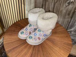 UGG Boots Damen Grösse 38 gestickt neuwertig