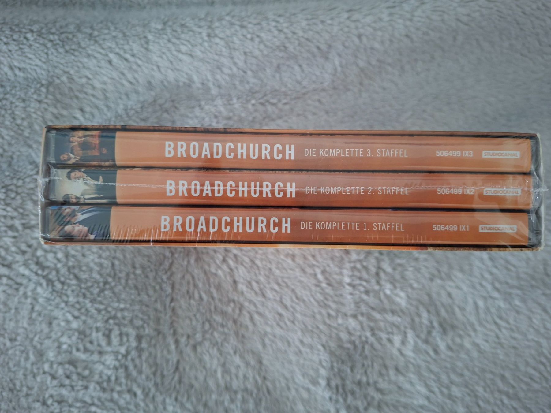 Alle DVDs: BROADCHURCH  1 - 3  NEU !! – Gebraucht aus Aesch BL von Burschi59 2