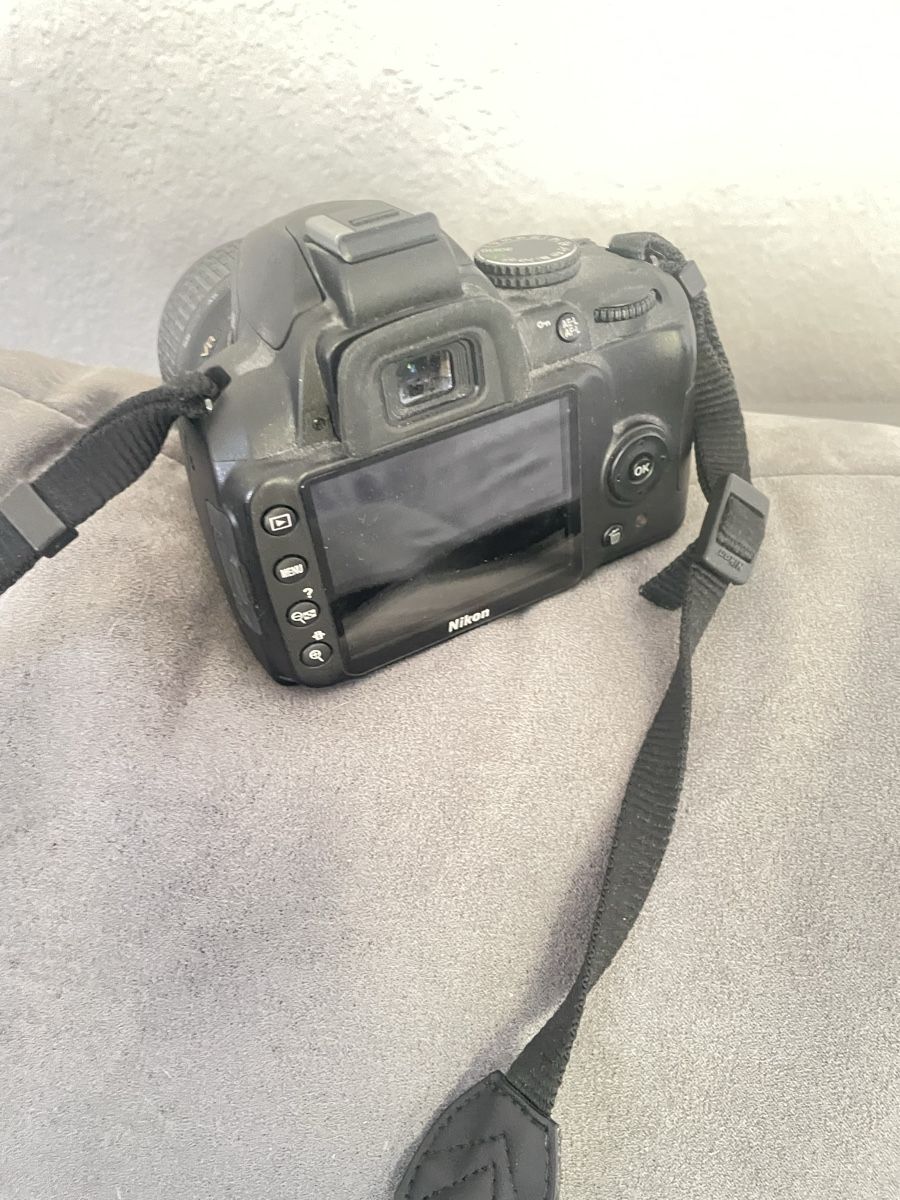 Nikon Fotocamera: Nikon D3000 Digital Spiegelreflexkamera mit Objektiv & Tasch – Nuovo (secondo la descrizione) da bülach venduto da dilek5000 3