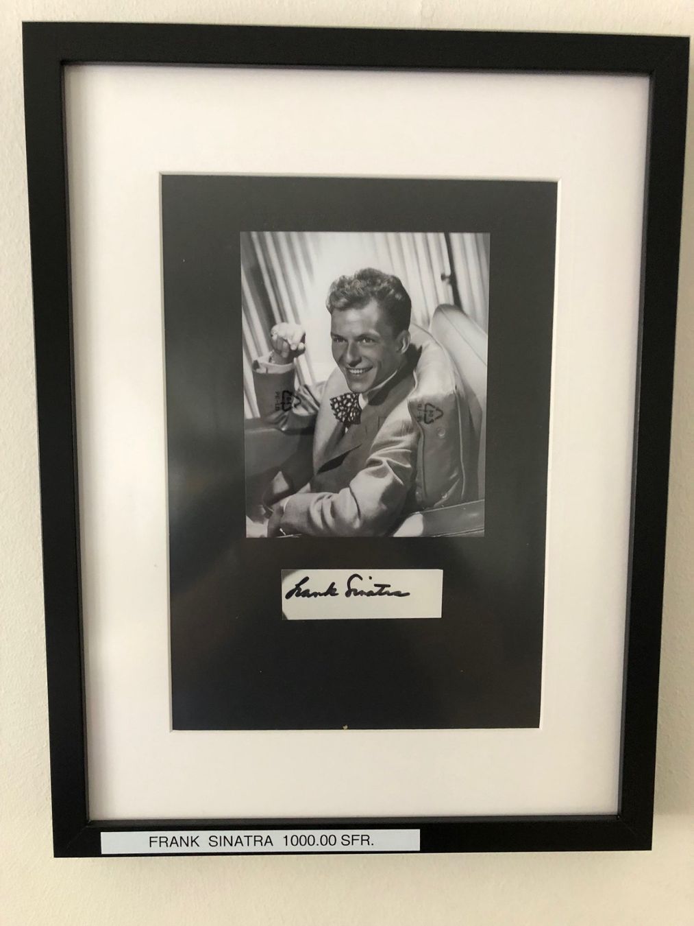 Autogramme: Frank Sinatra PASSPARTOUT ORIGINAL SIGNIERUNG – Gebraucht aus Egg b. Zürich von Dbunny