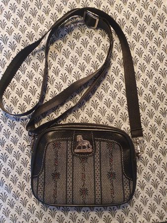 kleine Handtasche mit typischem Edelweissdesign+Pferdemotiv