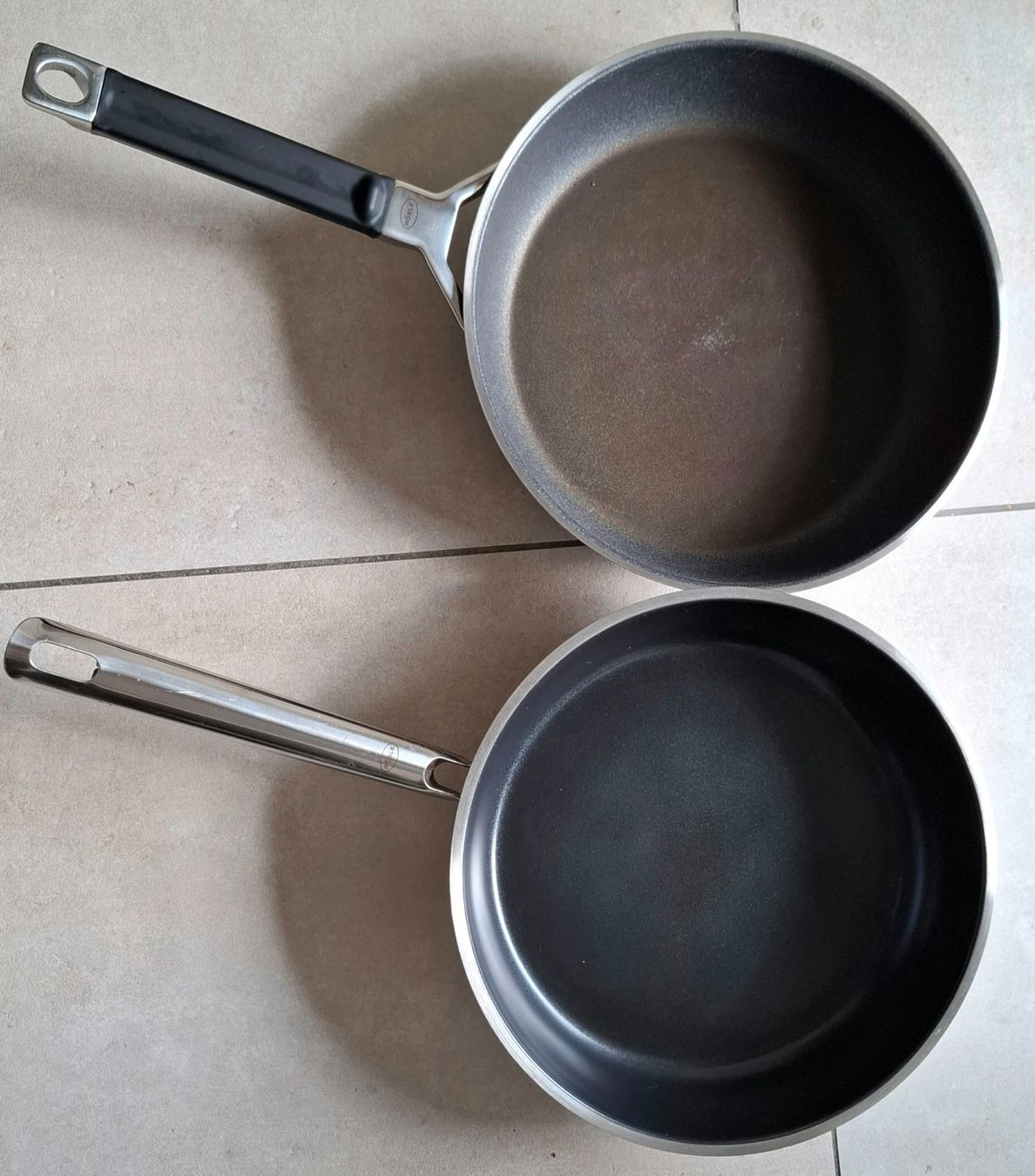 Rösle Padelle: 2x RÖSLE Bratpfanne Durchmesser 28cm. – Usato da Rotkreuz venduto da keerthdi 1