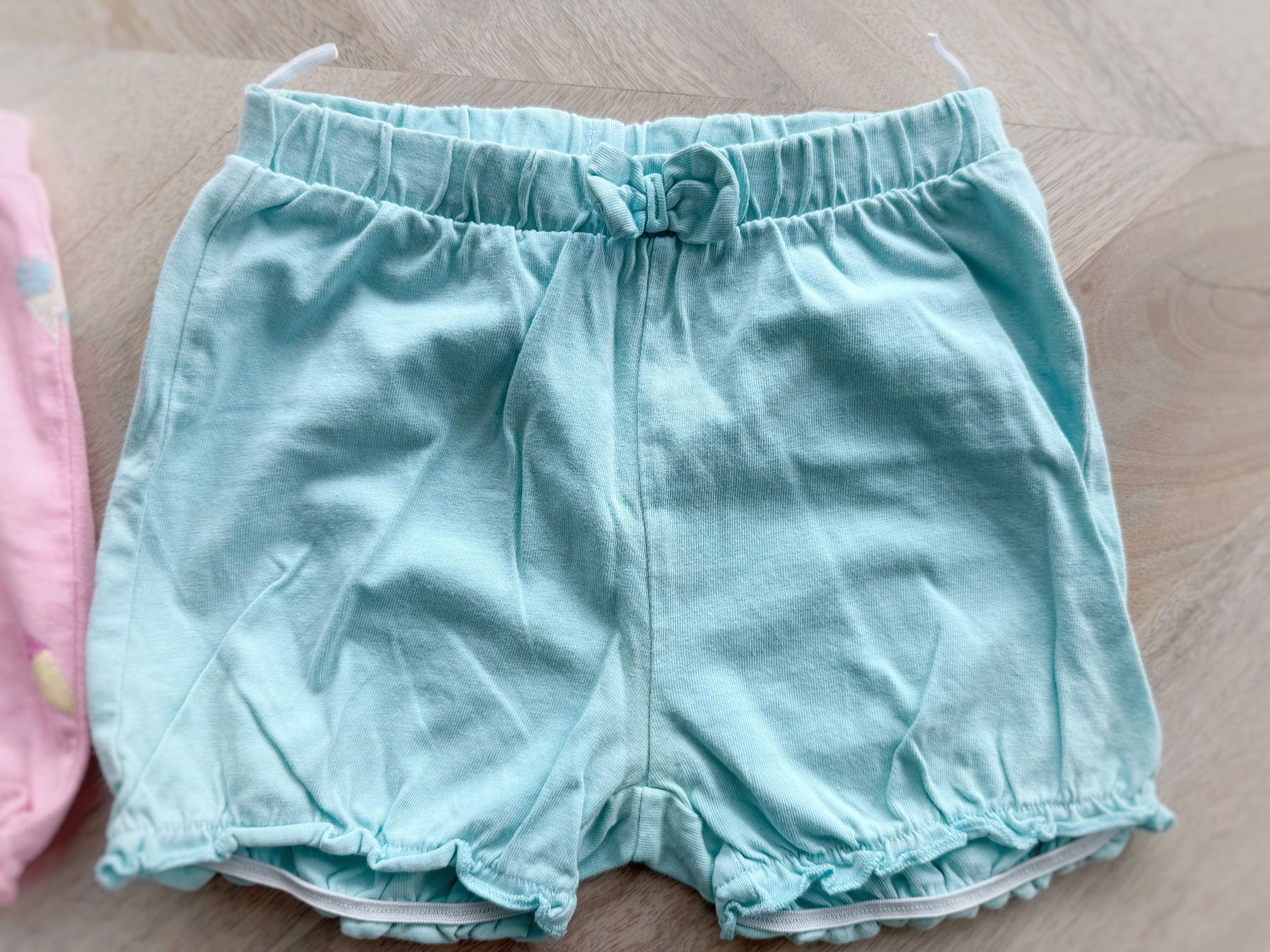 H&M Pantaloni: 2 Baumwoll-Shorts Mädchen Gr. 86 von C&A – Usato da Eggenwil venduto da Lissi82 2