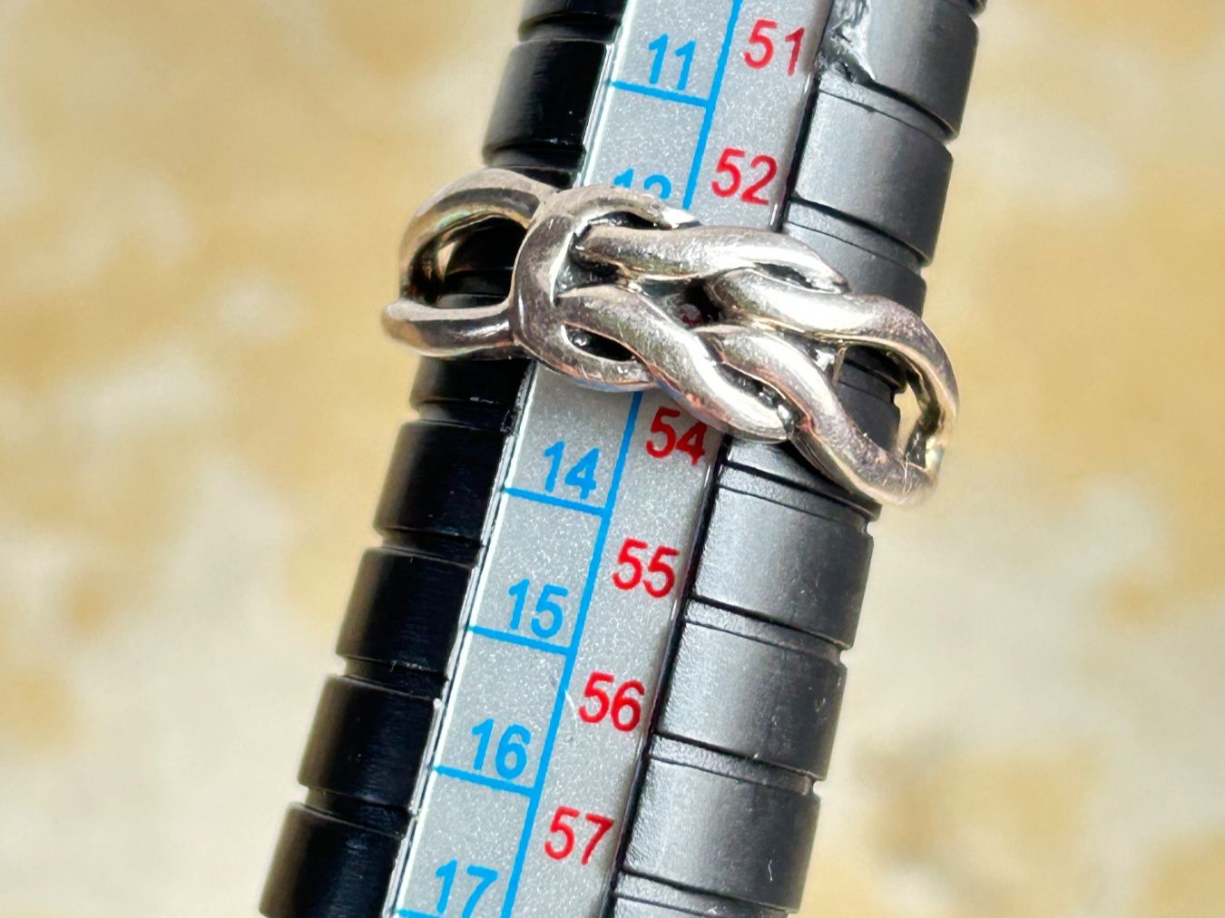 Ringe: Moderner Silberring verbunden Grösse 53 – Gebraucht aus Laufen von belleskulptur 4