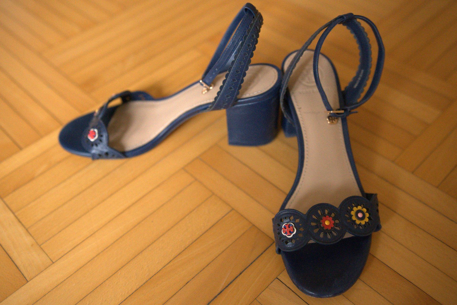 Tory Burch Scarpe da donna: Tory Burch Sommersandalen, Gr. 38, Dunkelblau, Leder – Usato da Romanshorn venduto da SwissEnn 6