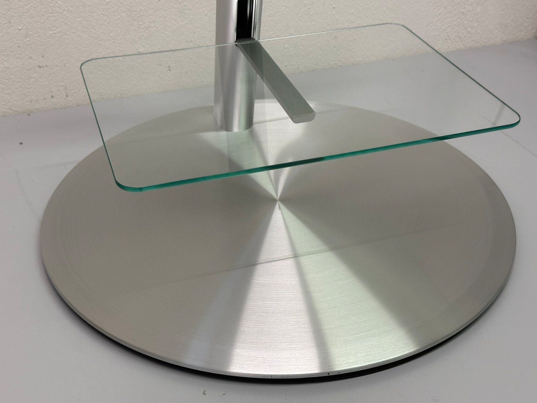 Supporti a parete: Loewe Floor Stand Connect-ID 32-46" – Usato da Hochdorf venduto da av-electronics 3