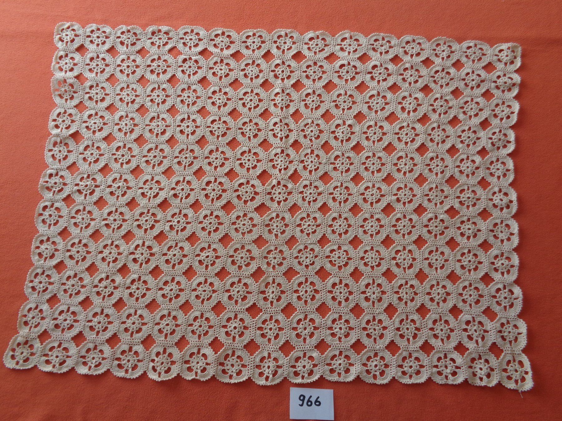 Altra biancheria da tavola: Tischdecke Handarbeit 71cm. x 55 cm. – Nuovo (secondo la descrizione) da Chur venduto da omonia