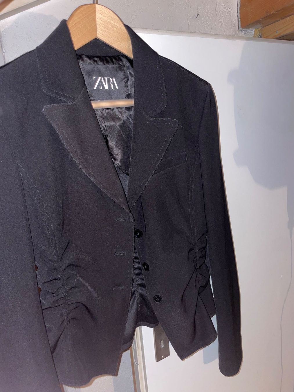 Zara Giacche: ALLES RAUS Blazer mit Raffung – Usato da Kloten venduto da simones.thriftshop 2
