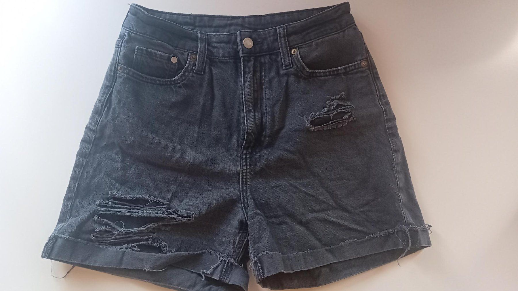 H&M Pantaloni: Schwarz Mom Shorts Gr. 36 – Usato da Salez venduto da Robe12