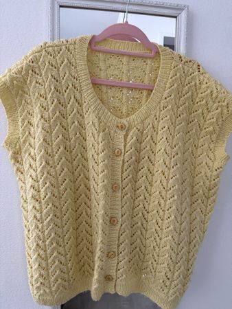 Pullunder/ Gilet mit Knöpfen Grösse 52. Brustumfang ca.136 
