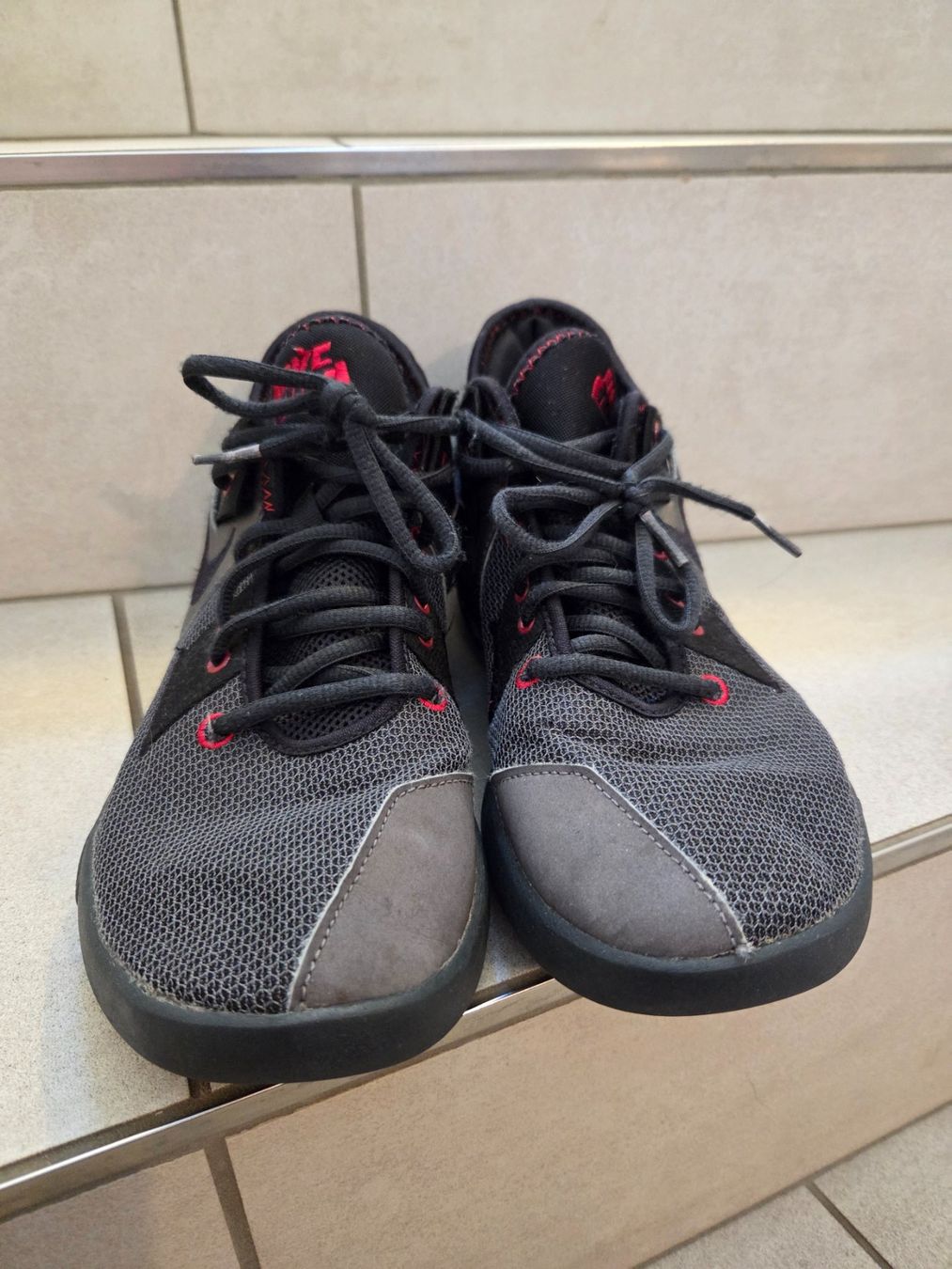 Nike Chaussures garçon: Nike Schuhe Grösse 41 gebraucht – D'occasion à Schlierbach par smeralda1313 4