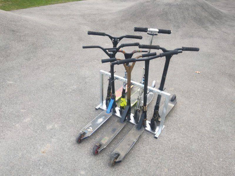 Kickboard: Scooter Ständer, Kickboard Ständer 7er – Nuovo e nell'imballaggio originale da Muri  AG venduto da Pfiabane 3