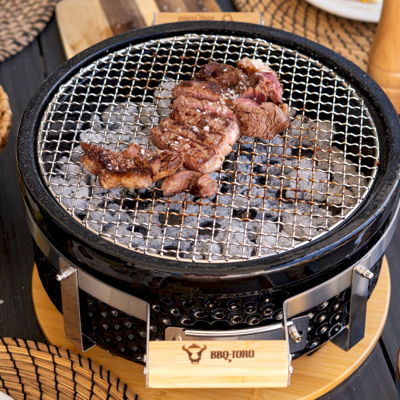 Grills: Keramik Holzkohletischgrill+Grillplatte – Neu und originalverpackt aus Bottighofen von zaap 2