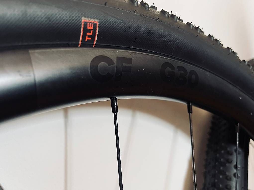 Pezzi di ricambio: Jantes carbone CLASSIFIED CF G30 complet avec powershift – Usato da La Chaux-de-Fonds venduto da ultrastrikt 3