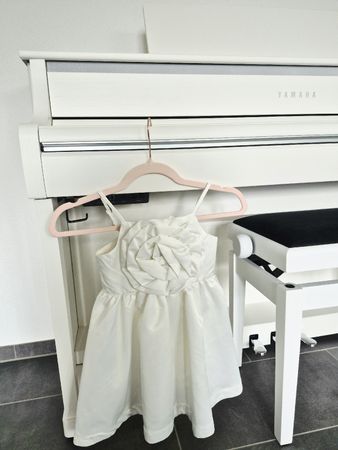Festliches, weisses Kleid mit Rose, Gr. 110 H&M