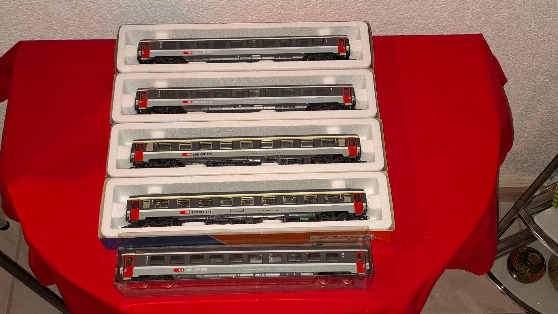 Roco Modelleisenbahnen: Roco : 5  Reisezugwagen 1. und 2.Klasse ,DC – Gebraucht aus Märwil von Siebenzipfel