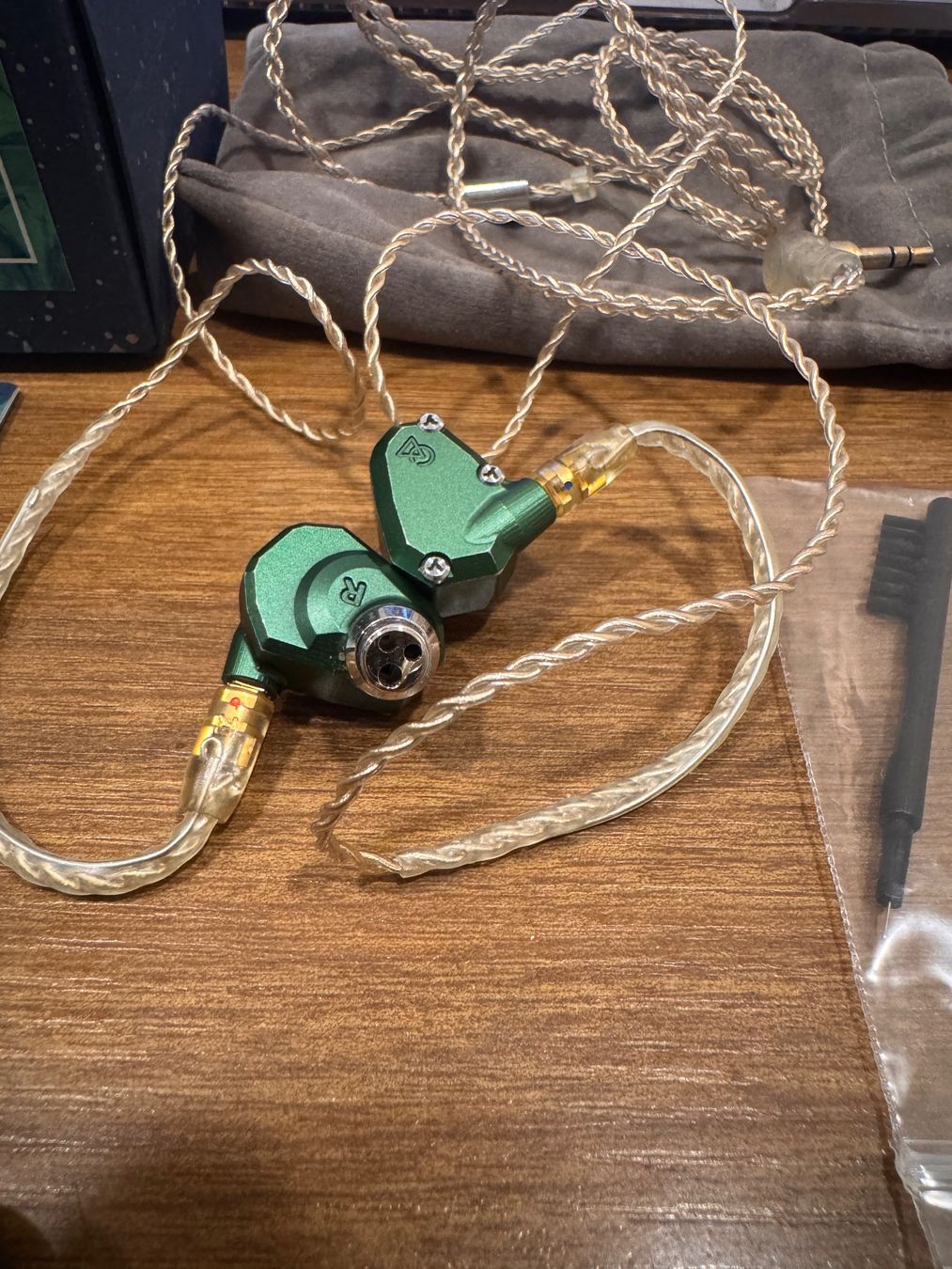 Cuffie: camfire Andromeda IEM CHF 1199 – Usato da Unterseen venduto da SONY-CoolGo 1