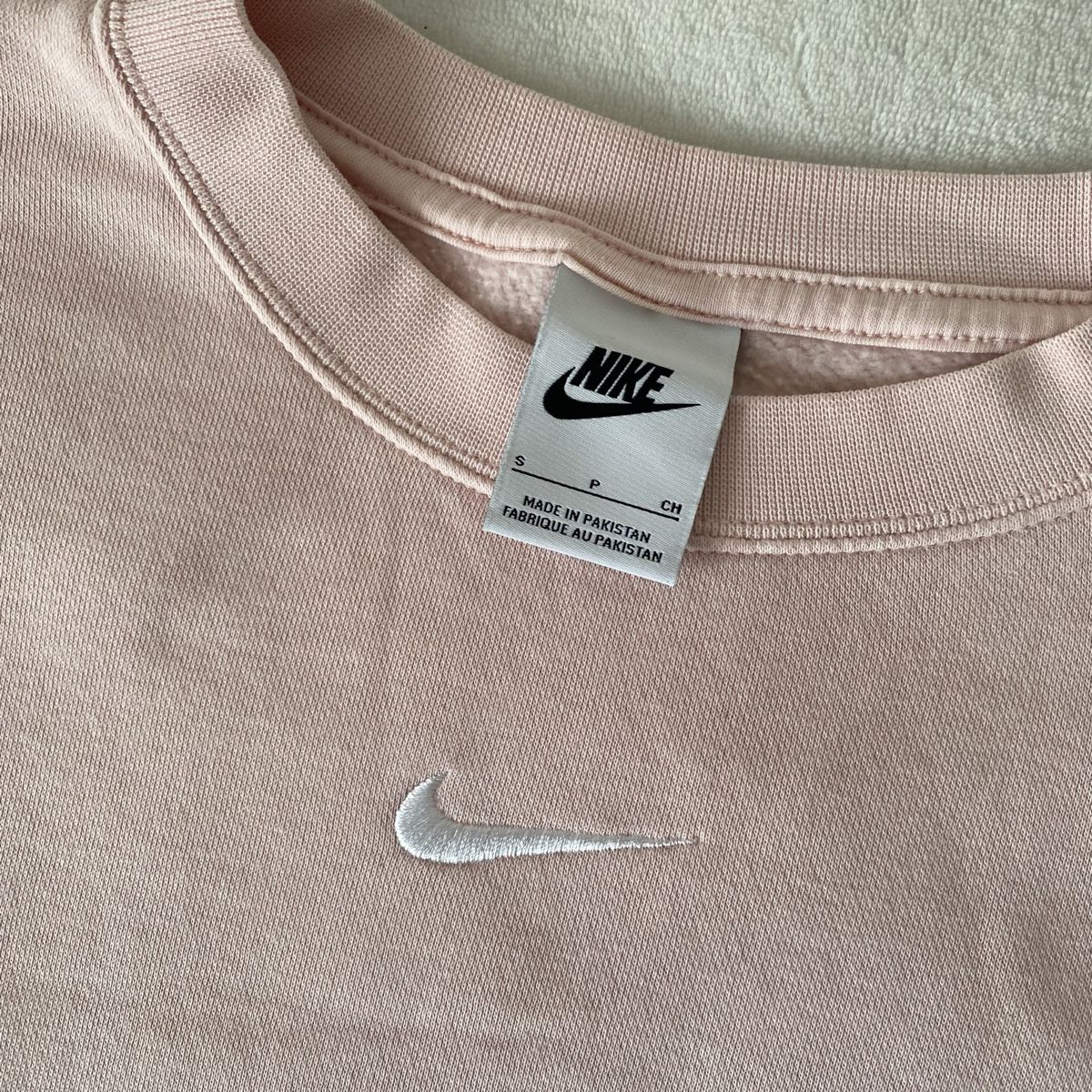 Nike Maglioni & Felpe: Nike Original Baby Pink Pullover S Oversized – Usato da Givisiez venduto da dor_xb9k