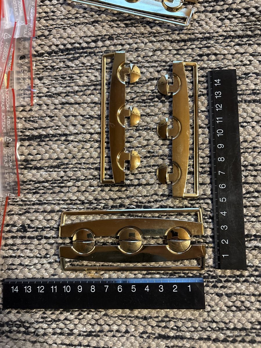 Fibbie per cinture: 60 Gürtelschnallen gold farbig / Restposten – Nuovo (secondo la descrizione) da Rümlang venduto da resale35 1