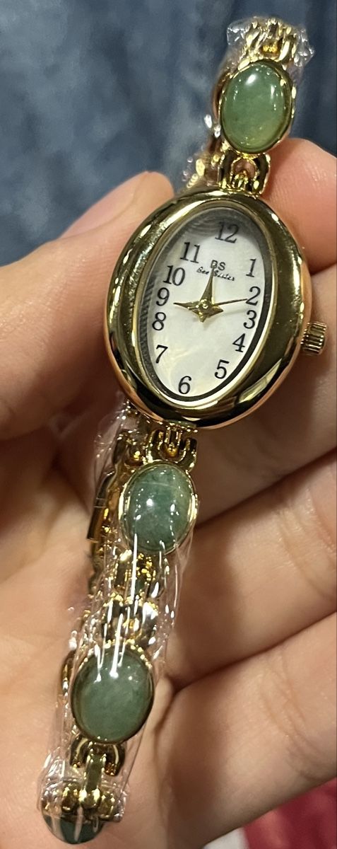 Montres: Uhr Damen – Neuf avec emballage d'origine à Grenchen par cey_rg6z