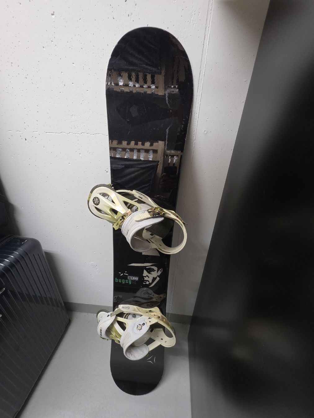 Atomic Board: Atomic Snowboard inkl. Burton Bindung und Schuhen – Usato da Thalwil venduto da Chris23