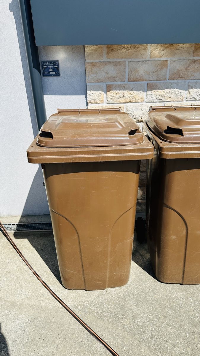 Altro per Ufficio & Commercio: Abfallcontainer Verwo kunststoff 240 L braun – Usato da Orpund venduto da Catangle