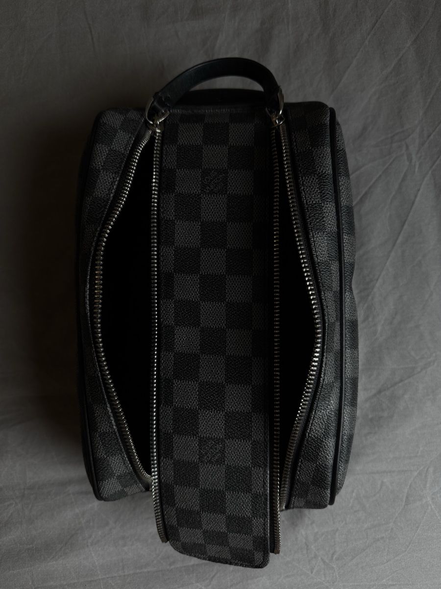 Louis Vuitton Taschen: Louis Vuitton Etui Schwarz – Gebraucht aus Zürich von yneez