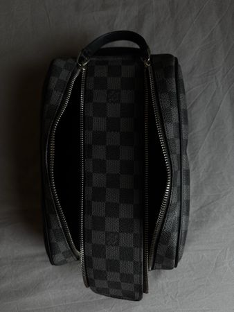 Louis Vuitton Etui Schwarz