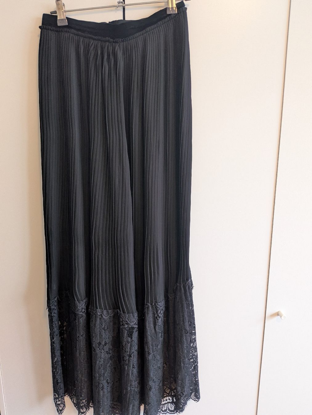 Pantaloni: Black Lace Palazzo Pants - excellent condition – Nuovo (secondo la descrizione) da Wettingen venduto da ann_hzb5 2
