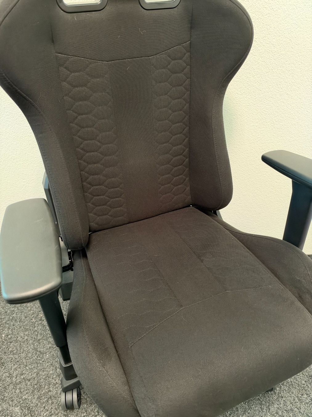 Corsair Stühle: Corsair TC100 Relaxed – Gebraucht aus Haag (Rheintal) von dan_mstvc 2