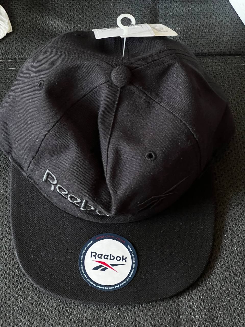 Sonstige Kleidung & Accessoires: Reebok Kappe Neue – Neu und originalverpackt aus Riehen von edu_92w7 4
