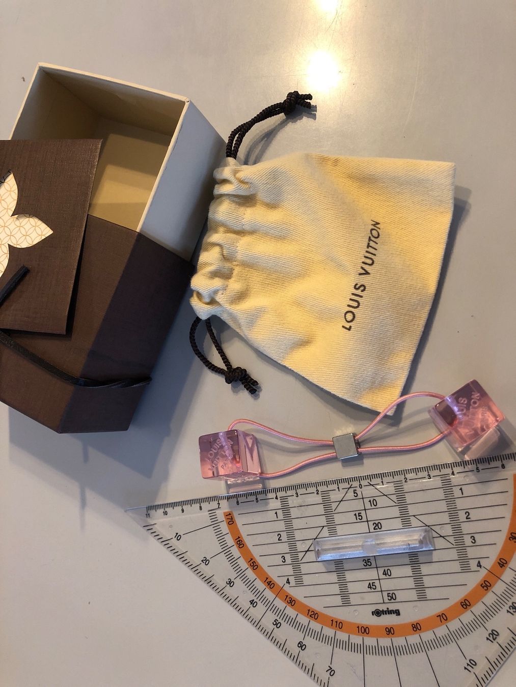 Louis Vuitton Accessori per capelli: Original Louis Vuitton Zopfband – Usato da Basel venduto da jrdn9 3