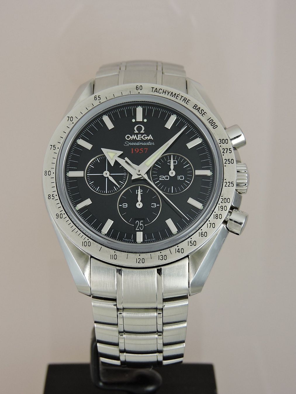 Omega Uhren: 2015 Omega Speedmaster Broad Arrow 1957 - Serviced, B&P – Gebraucht aus Bern von Vintage-Oyster