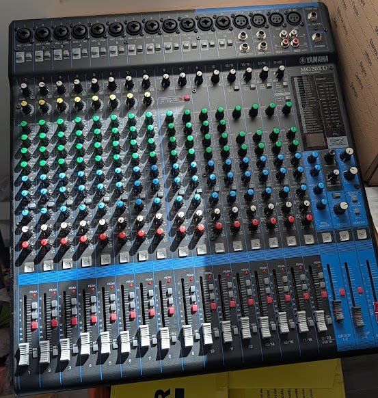 Yamaha Mischpulte: Ensemble Console de Mixage, retour, support rack – Gebraucht aus Collombey von Sorby 1
