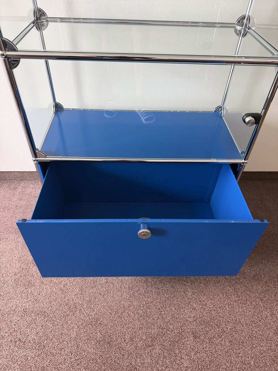 USM Vitrines: USM Haller Glasvitrine – D'occasion à Rickenbach b. Wil par Pinus8 2