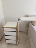 Embru Nachttisch auf Rollen mit höhenverstellbarem Tisch